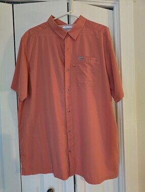 Columbia PFG Omni-Shade Short-Sleeve Button-Down Shirt in Coral Peach XL